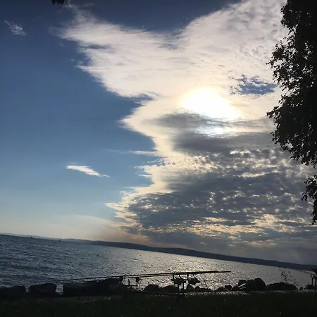 Appartement Kis Haz Az Erdo Mellett - Little House Next To The Forest Balatonakarattya