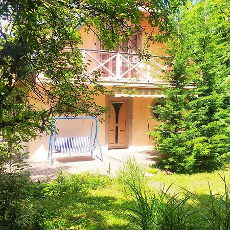 Kis Haz Az Erdo Mellett - Little House Next To The Forest 아파트 벌러토너커러처